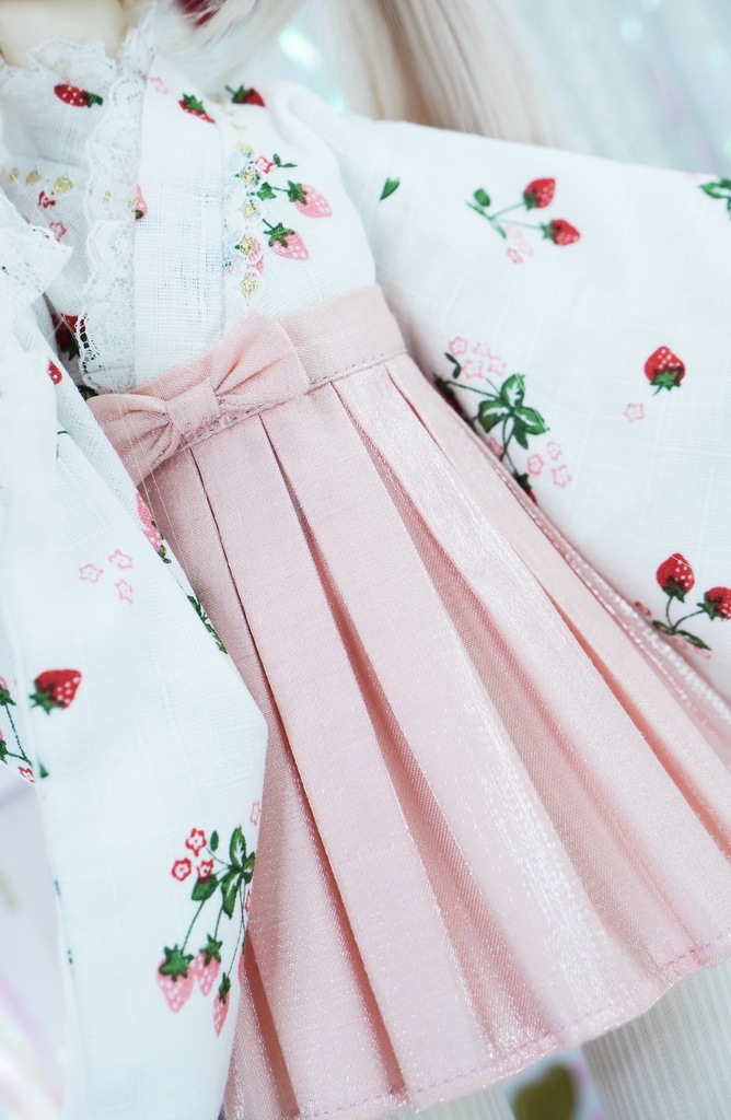 【完売御礼】「イチゴ小町」 MDD・SDM通用 2WAY ドール服 羽織付き洋風着物 8点セット