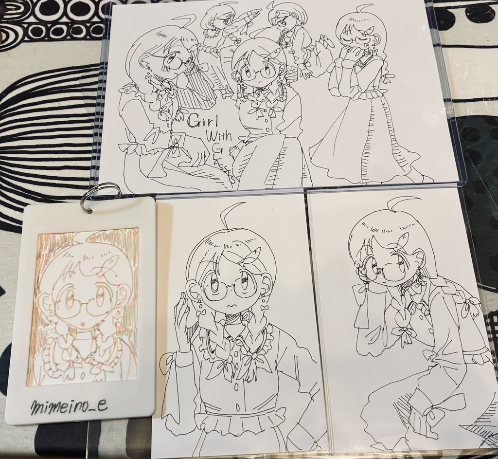 メガネの女の子原画とグッズセット