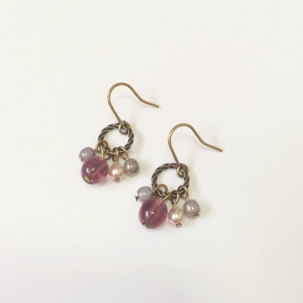 《在庫処分価格》ビーズの揺れるピアス　パープル