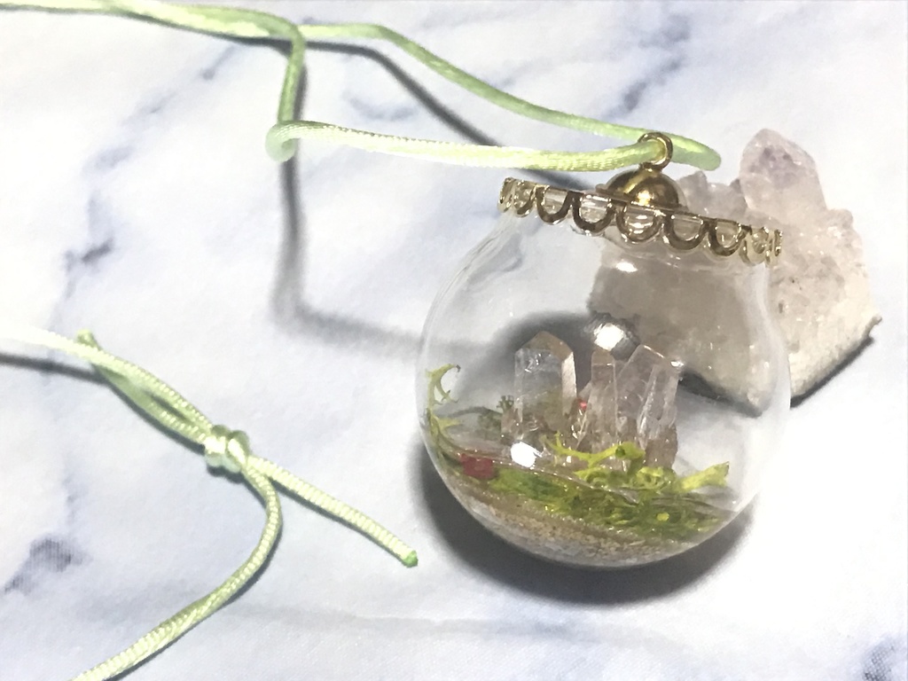 水辺の水晶