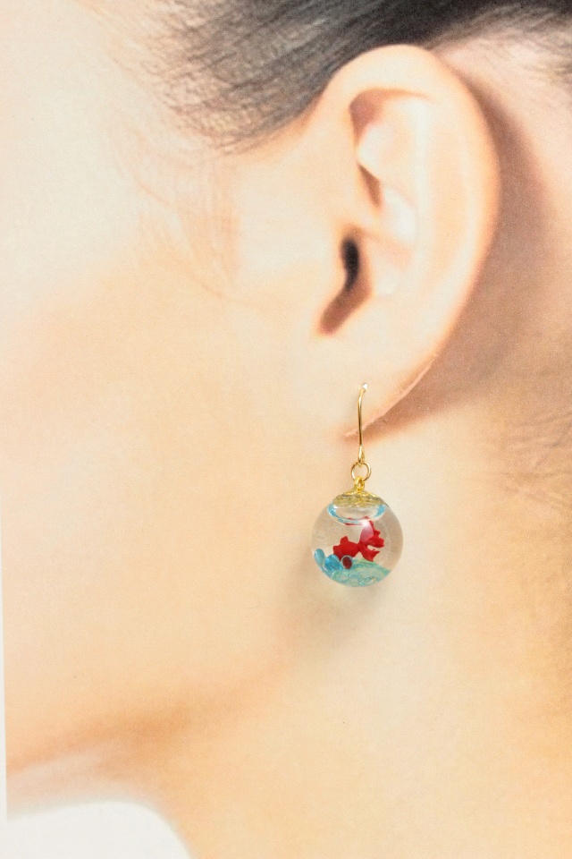 金魚のピアス(230) ピアス/イヤリング/ノンホールピアス/樹脂ピアス
