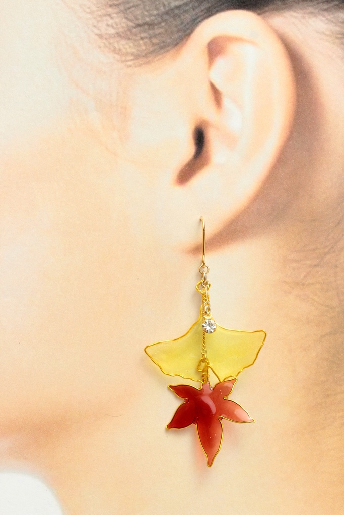紅葉と銀杏のピアス(254) ピアス/イヤリング/ノンホールピアス/樹脂ピアス