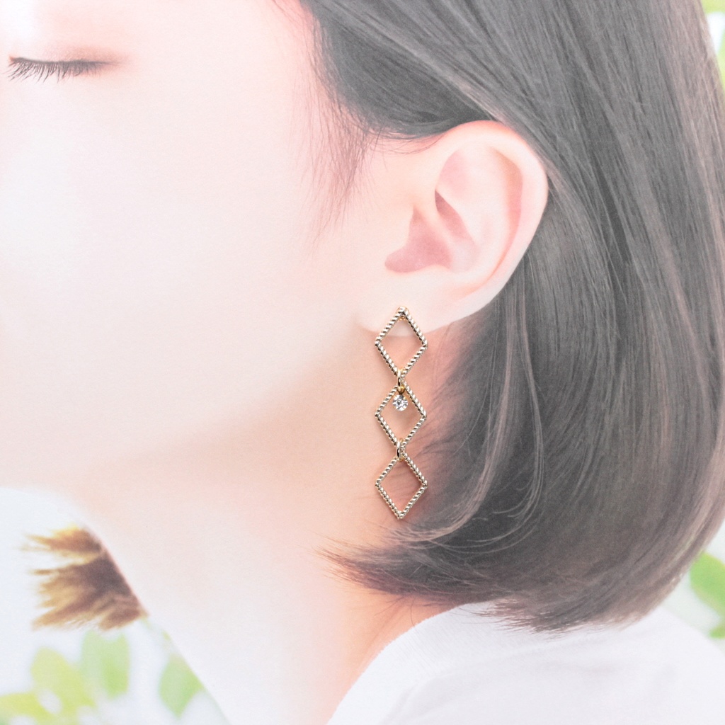 3連ダイヤ(354) ピアス/ノンホールピアス/樹脂ピアス