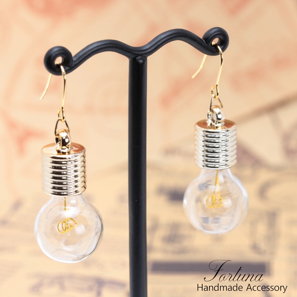 電球(378) ピアス/イヤリング/ノンホールピアス/樹脂ピアス