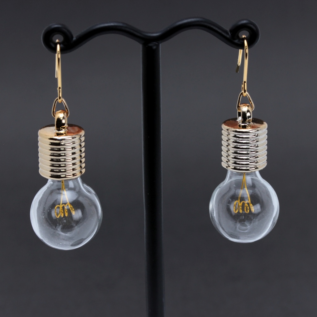 電球(378) ピアス/イヤリング/ノンホールピアス/樹脂ピアス