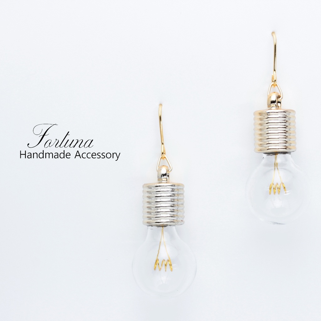 電球(378) ピアス/イヤリング/ノンホールピアス/樹脂ピアス