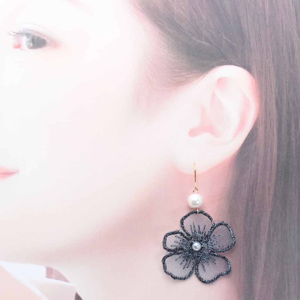 レースのお花(383) ピアス/イヤリング/ノンホールピアス/樹脂ピアス
