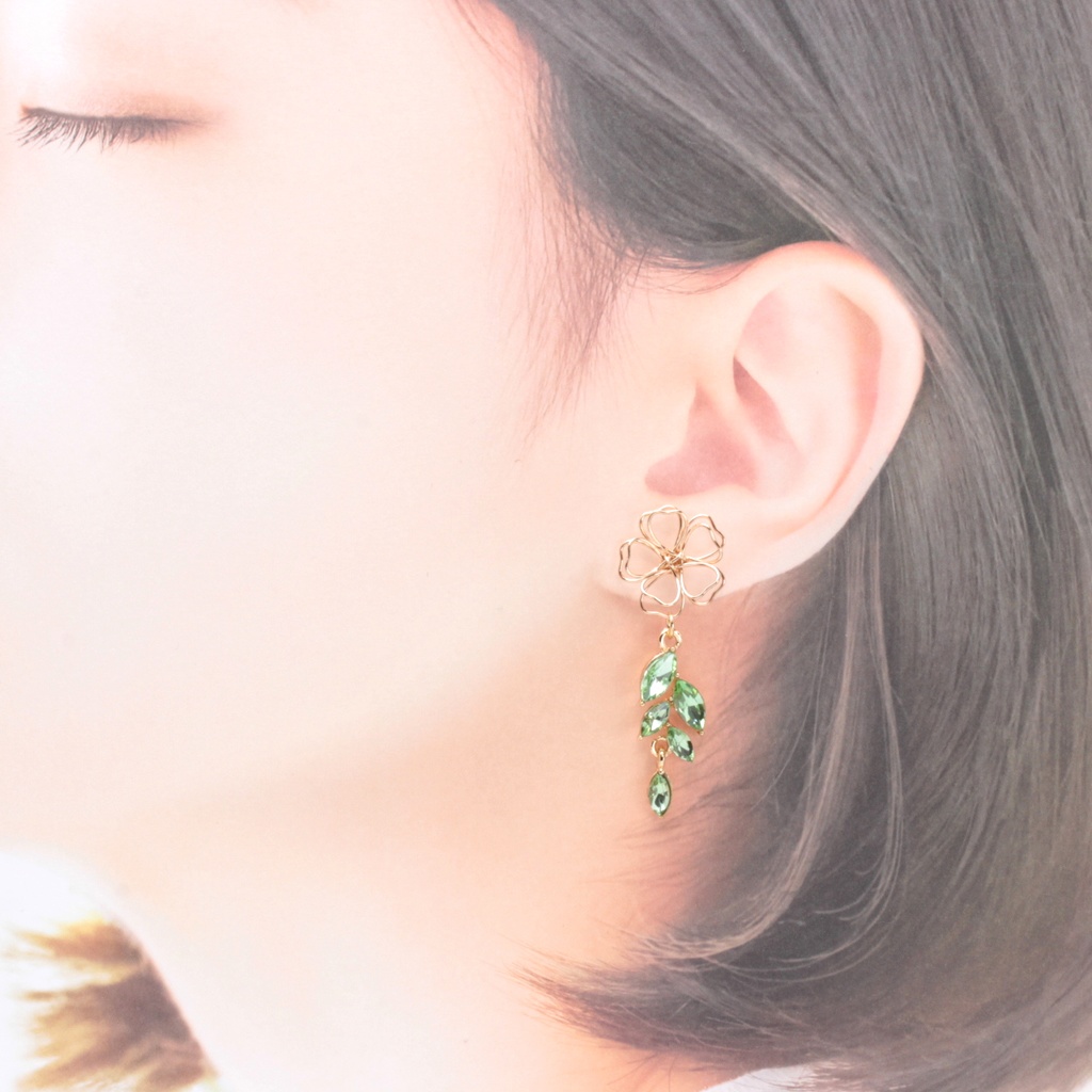 透かし花に揺れるリーフ(420) ピアス/ノンホールピアス/樹脂ピアス