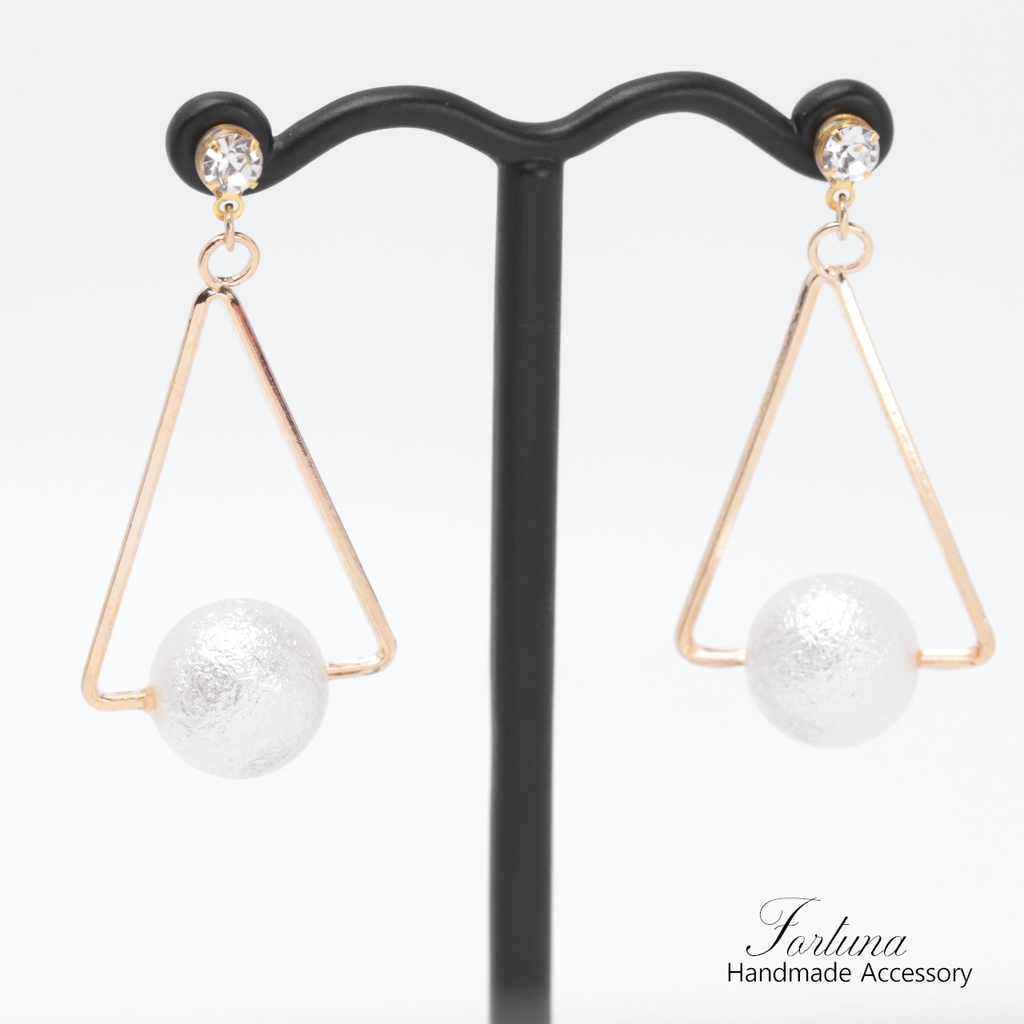 Triangle Pearl(471) ピアス/ノンホールピアス/樹脂ピアス