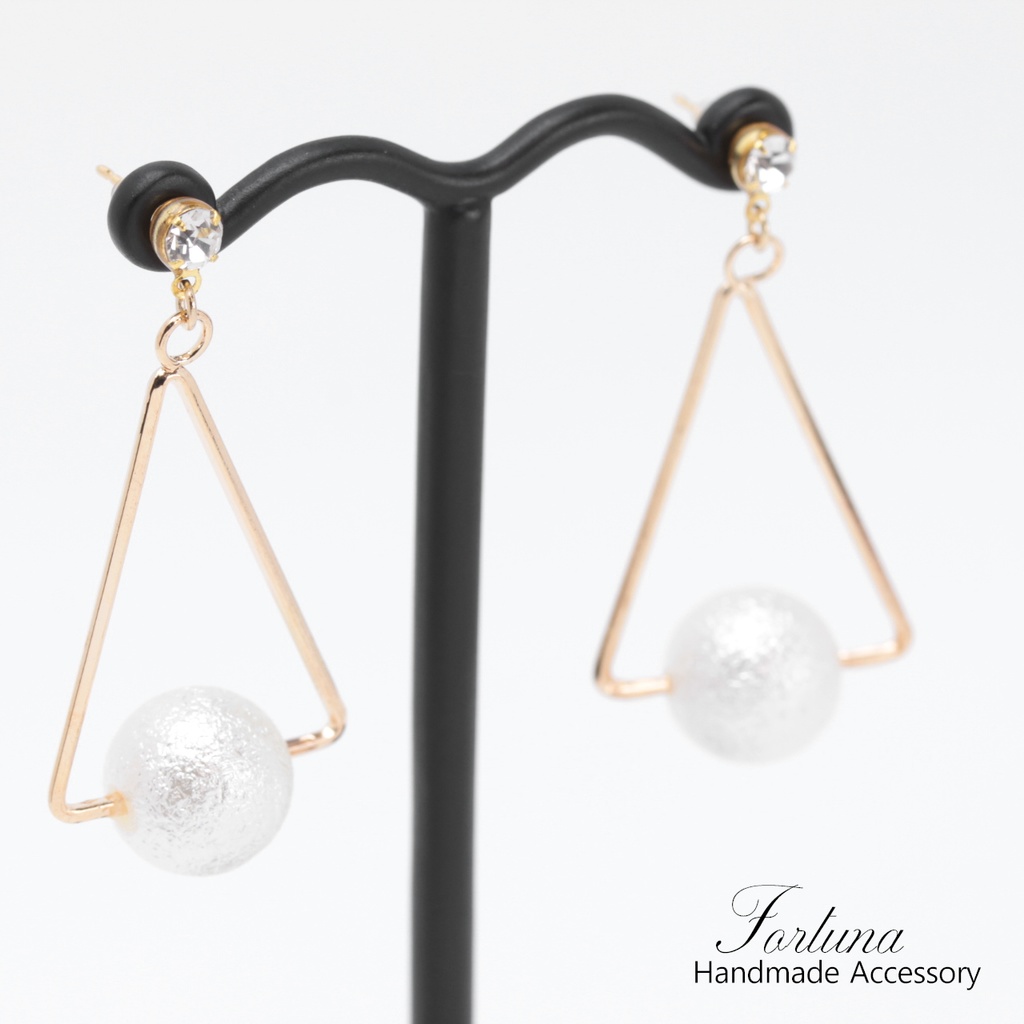 Triangle Pearl(471) ピアス/ノンホールピアス/樹脂ピアス