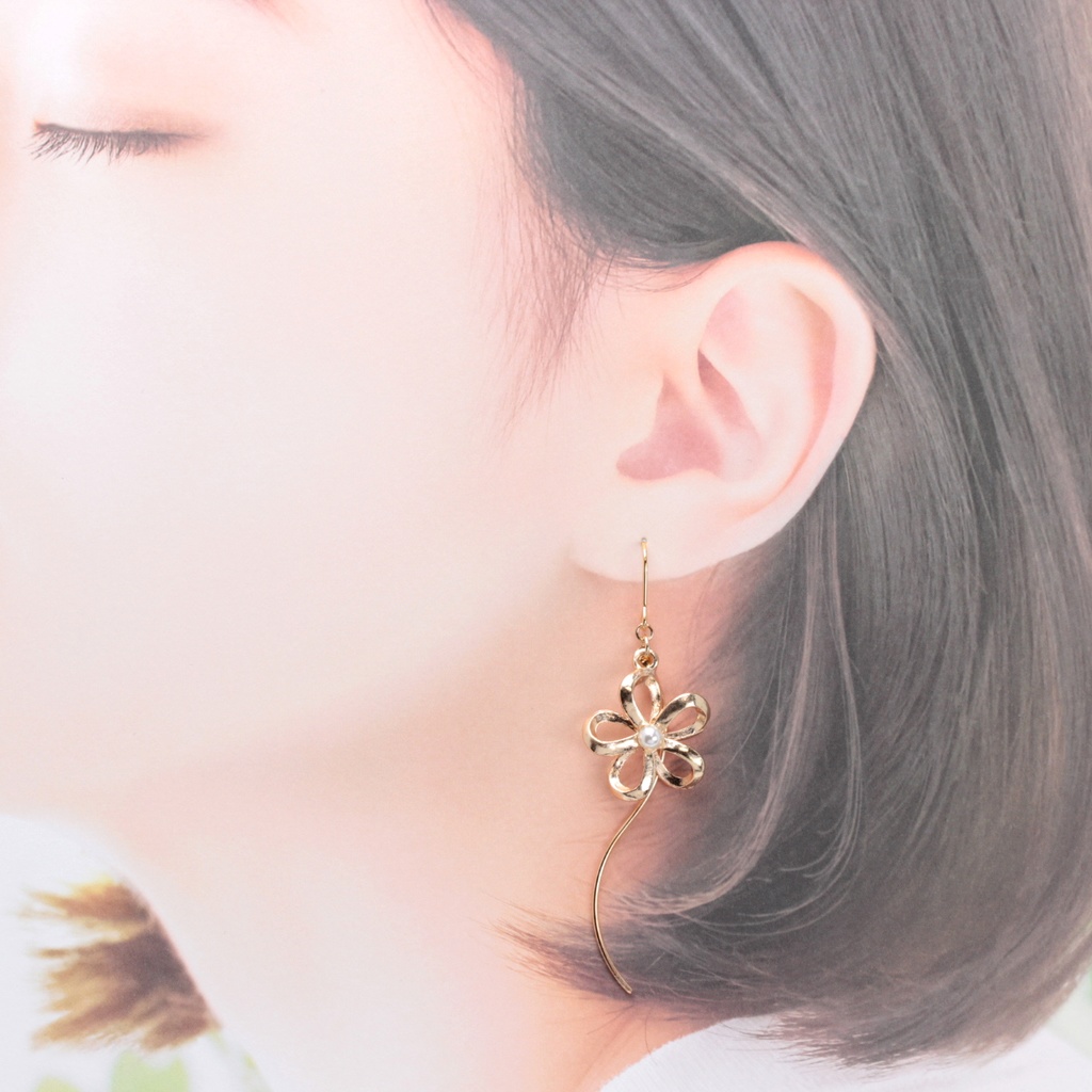 パールフラワー(495) ピアス/イヤリング/ノンホールピアス/樹脂ピアス