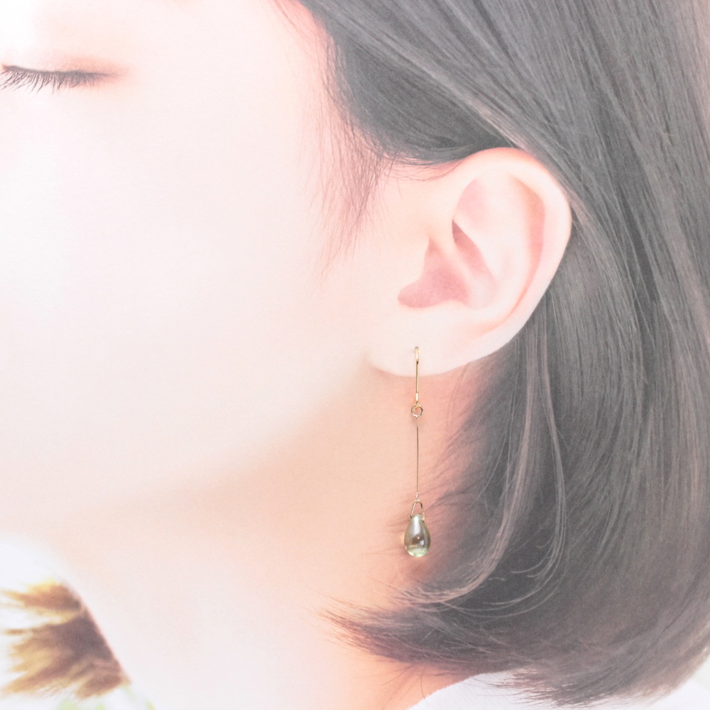 揺れるチェコドロップ~GREEN~(512) ピアス/イヤリング/ノンホールピアス/樹脂ピアス