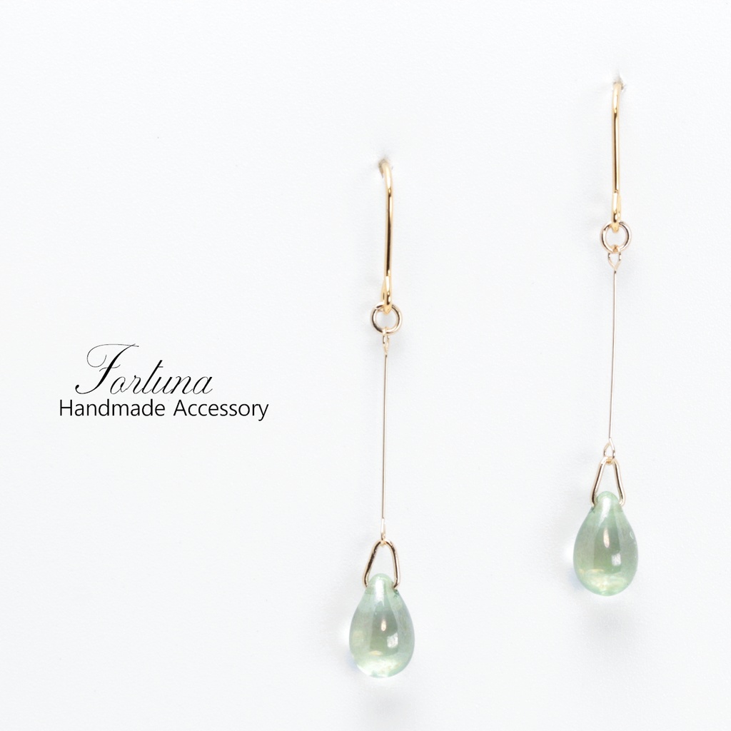 揺れるチェコドロップ~GREEN~(512) ピアス/イヤリング/ノンホールピアス/樹脂ピアス