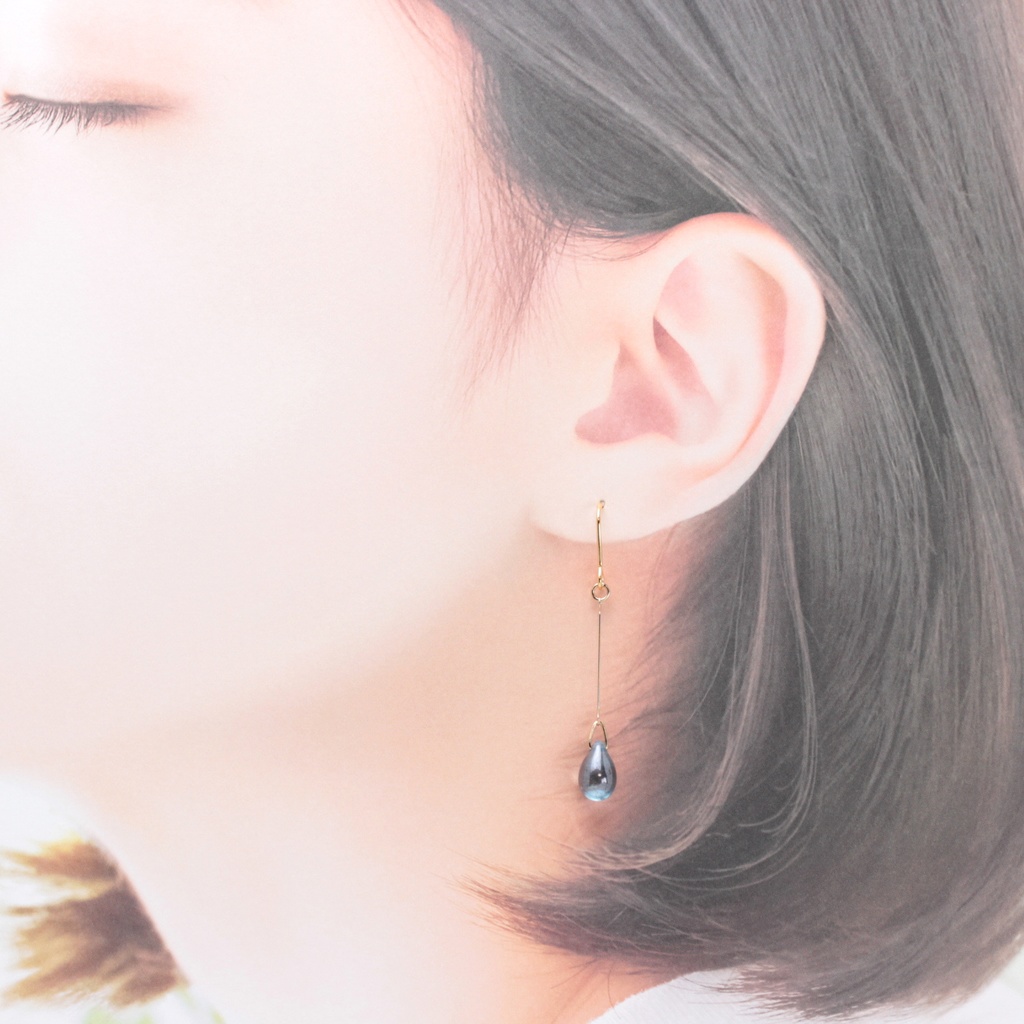 揺れるチェコドロップ~BLUE~(513) ピアス/イヤリング/ノンホールピアス/樹脂ピアス