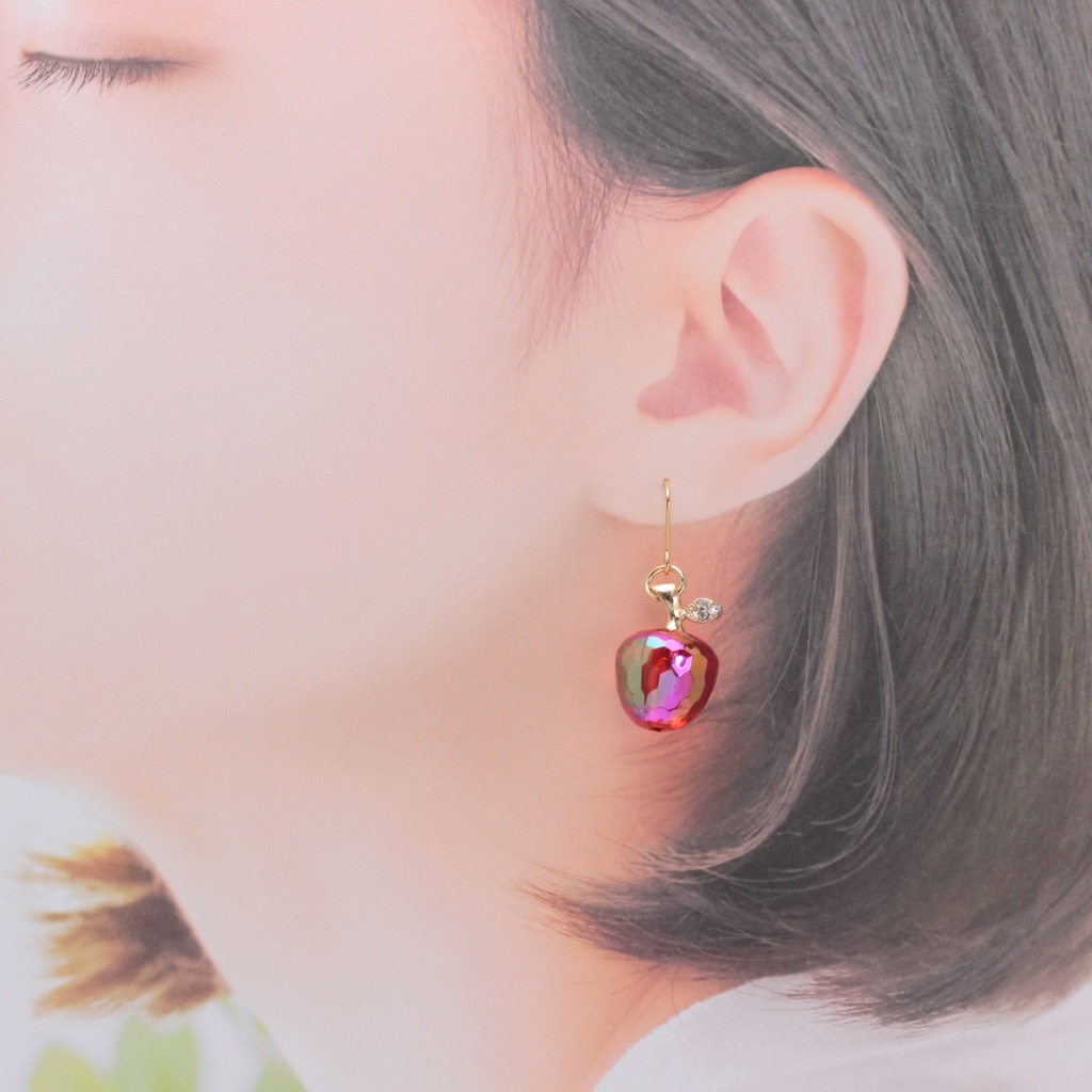 揺れるりんご(544) ピアス/イヤリング/ノンホールピアス/樹脂ピアス