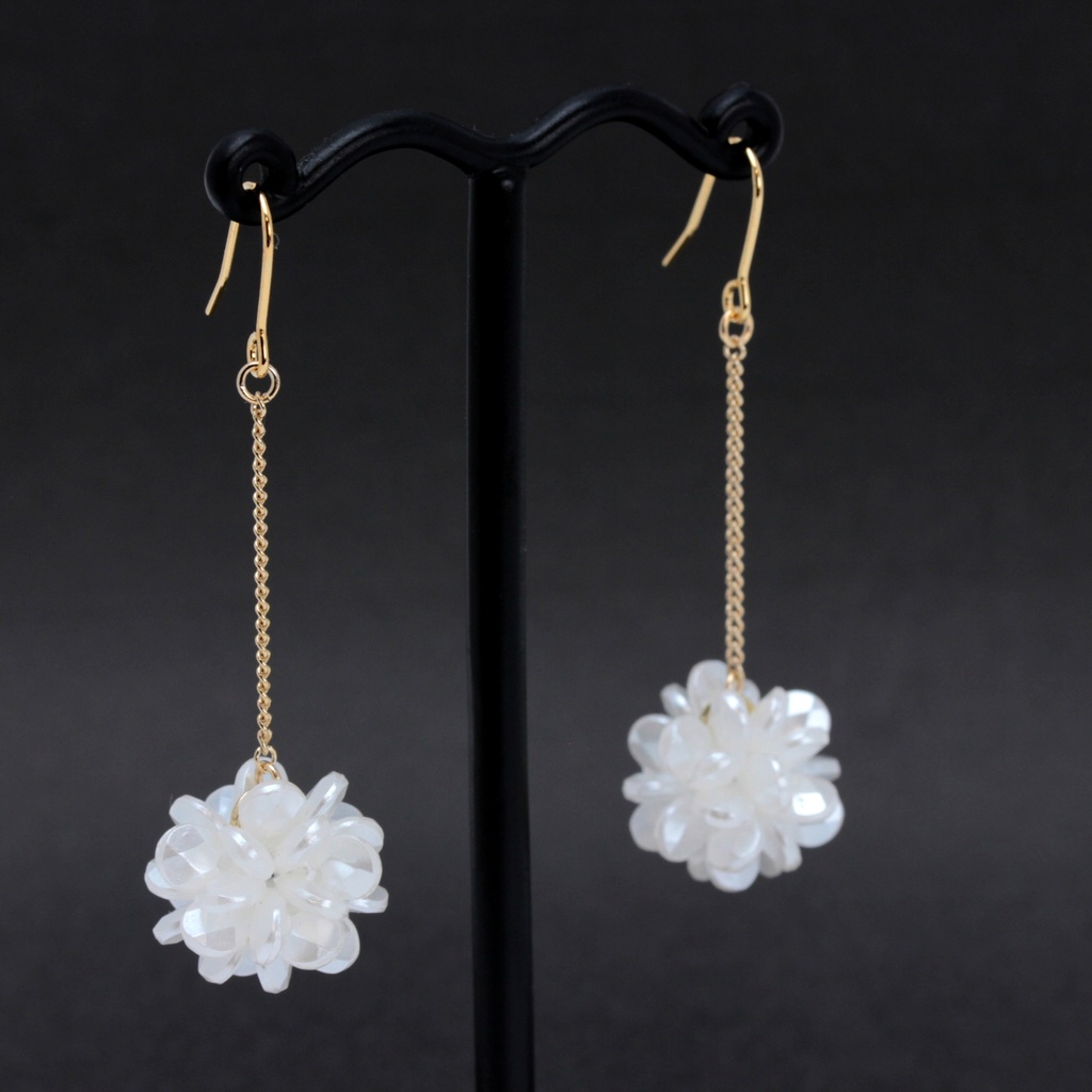 揺れるFlower(571) ピアス/イヤリング/ノンホールピアス/樹脂ピアス