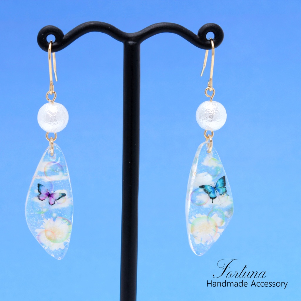 空飛ぶ蝶(609) ピアス/イヤリング/ノンホールピアス/樹脂ピアス