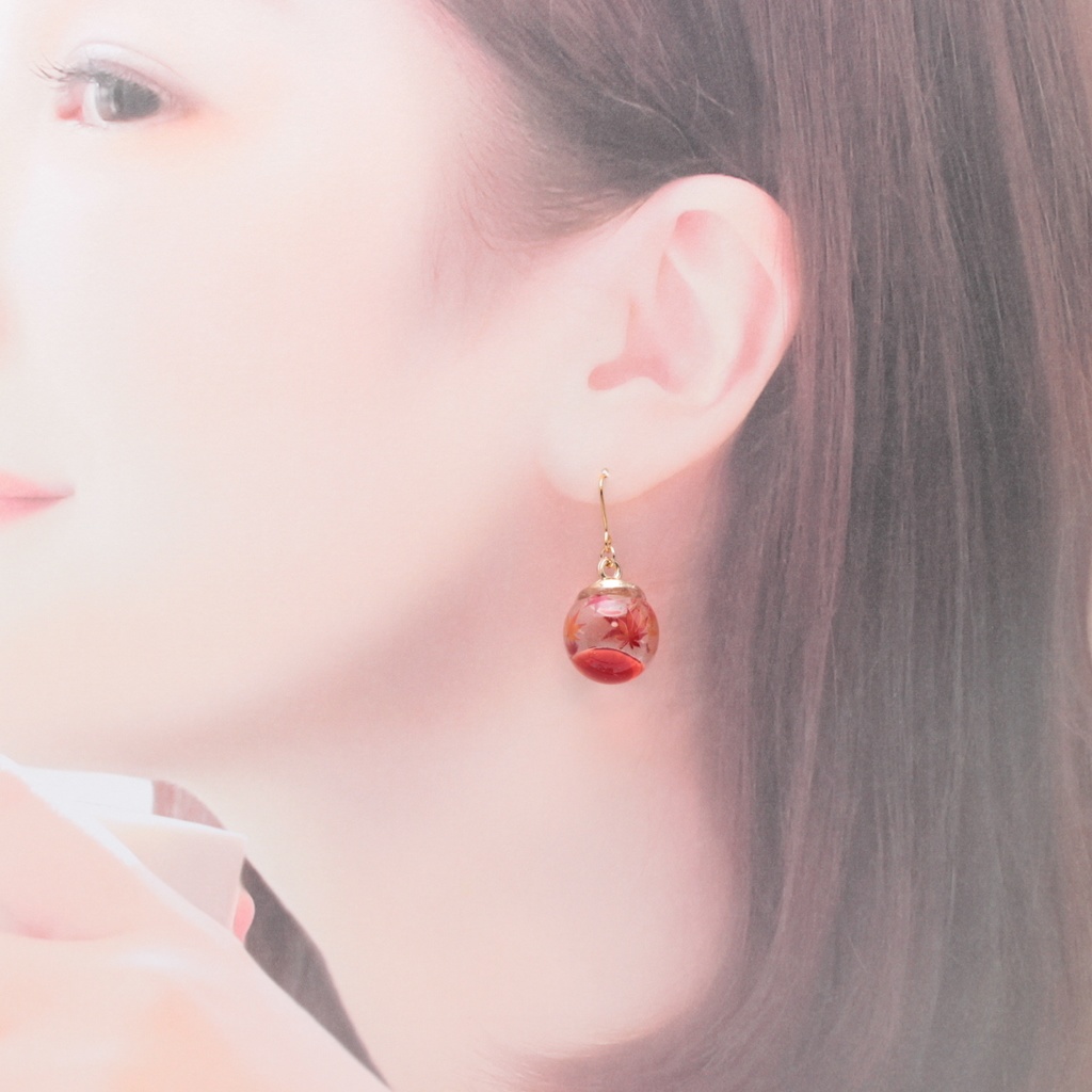 水に浮かぶ紅葉(610) ピアス/イヤリング/ノンホールピアス/樹脂ピアス