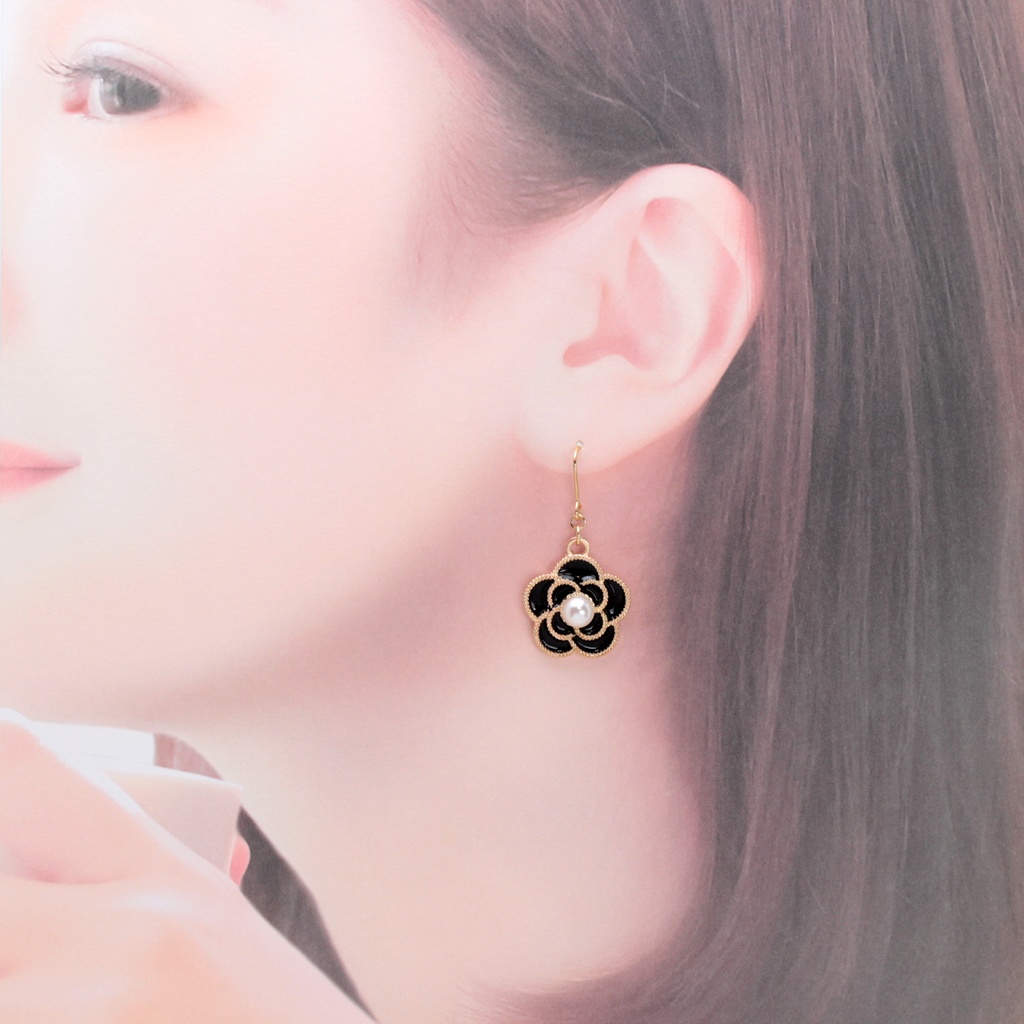 BLACK FLOWER(613) ピアス/イヤリング/ノンホールピアス/樹脂ピアス