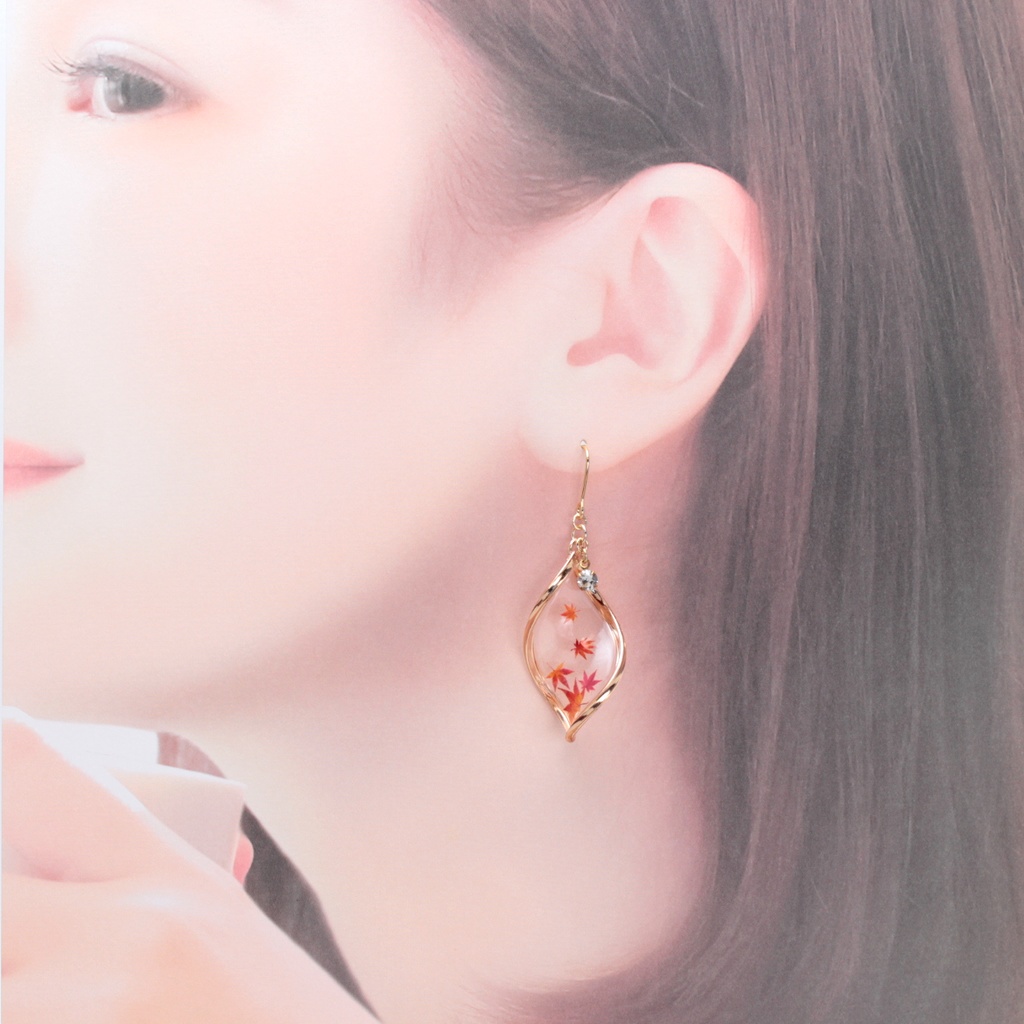 落ちる紅葉(614) ピアス/イヤリング/ノンホールピアス/樹脂ピアス