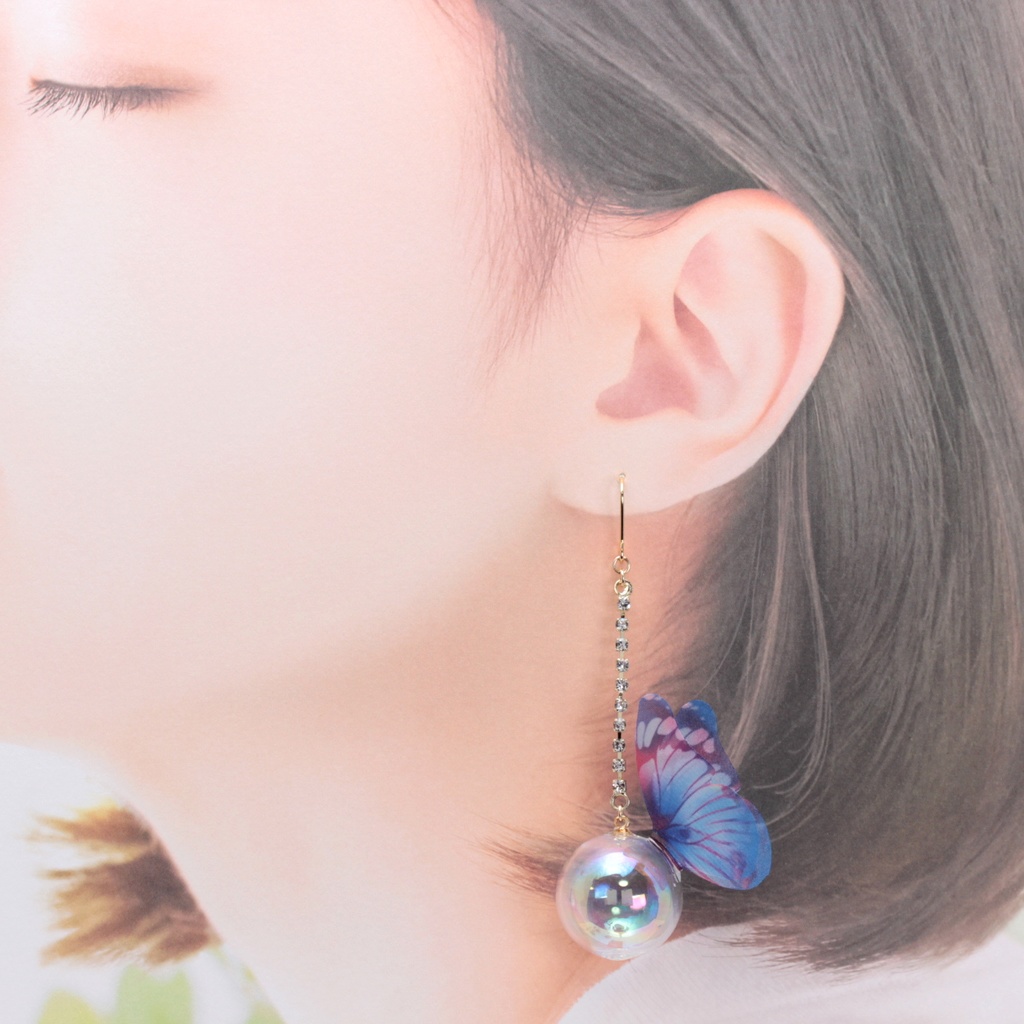 しゃぼん玉に蝶~群青~(617) ピアス/イヤリング/ノンホールピアス/樹脂ピアス