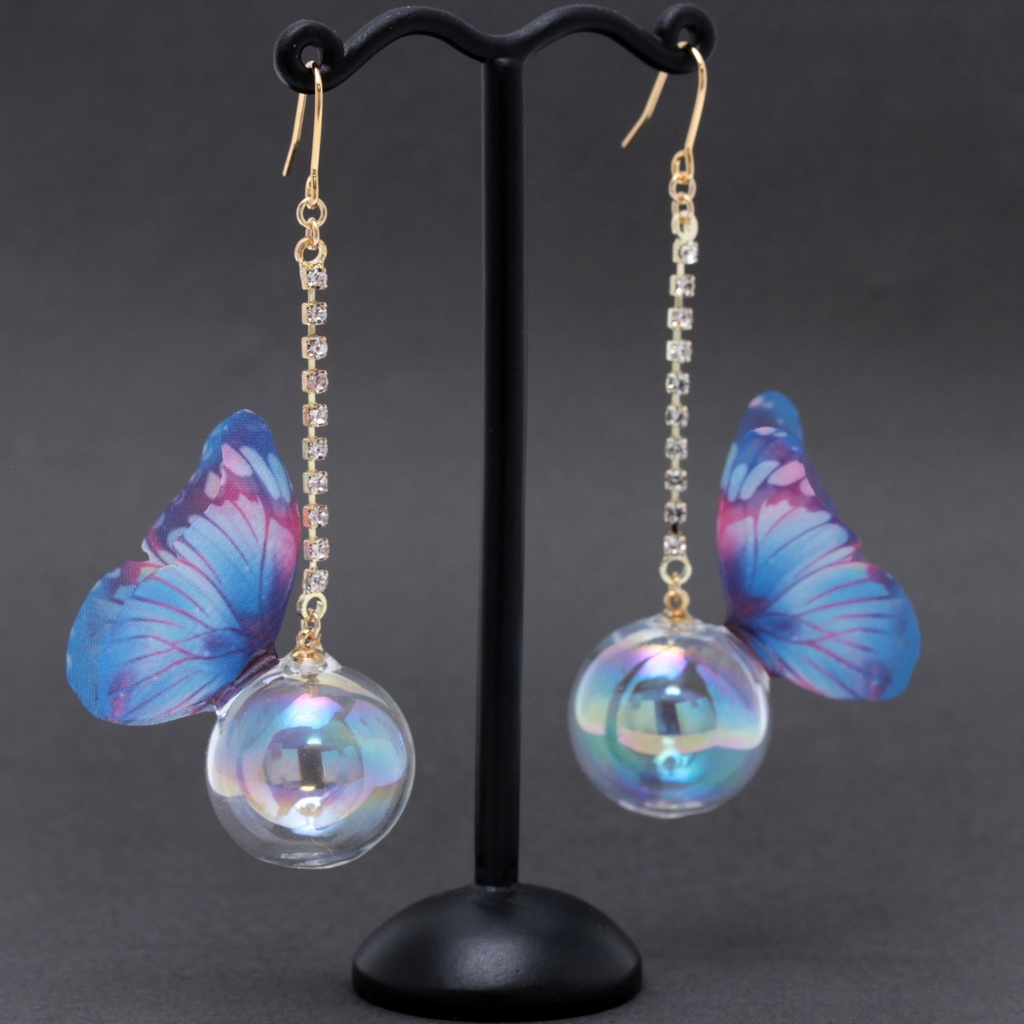 しゃぼん玉に蝶~群青~(617) ピアス/イヤリング/ノンホールピアス/樹脂ピアス