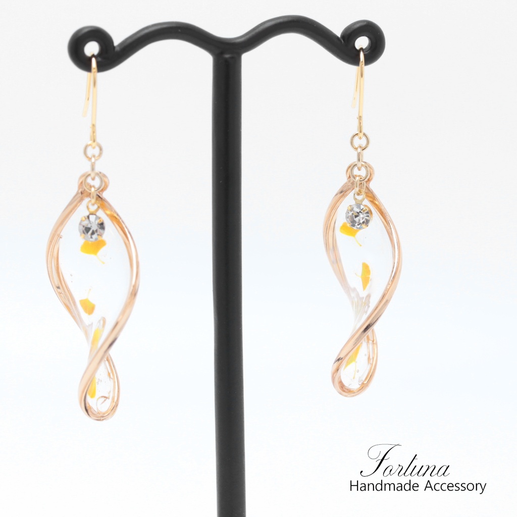 落ちる銀杏(622) ピアス/イヤリング/ノンホールピアス/樹脂ピアス