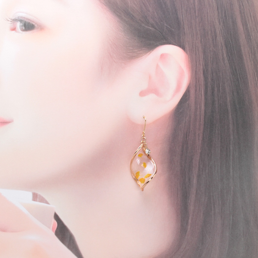 落ちる銀杏(622) ピアス/イヤリング/ノンホールピアス/樹脂ピアス