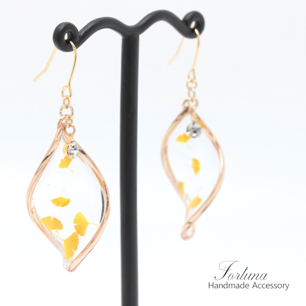 落ちる銀杏(622) ピアス/イヤリング/ノンホールピアス/樹脂ピアス