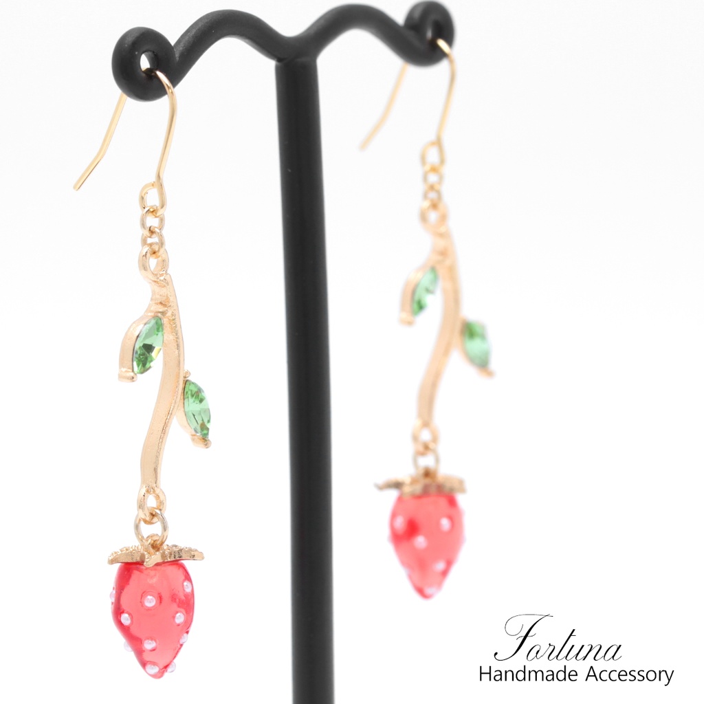 つみたていちご(667) ピアス/イヤリング/ノンホールピアス/樹脂ピアス