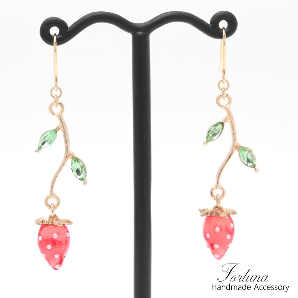つみたていちご(667) ピアス/イヤリング/ノンホールピアス/樹脂ピアス