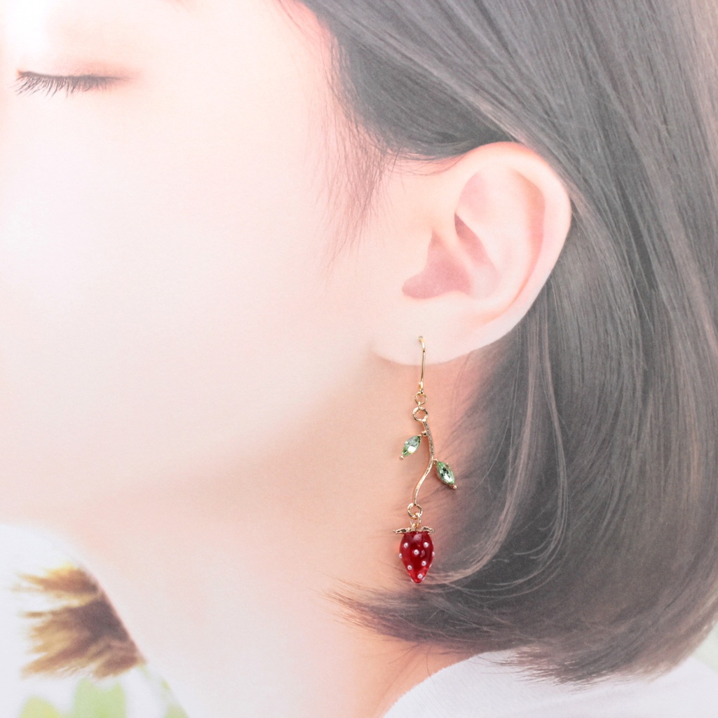 つみたていちご(667) ピアス/イヤリング/ノンホールピアス/樹脂ピアス