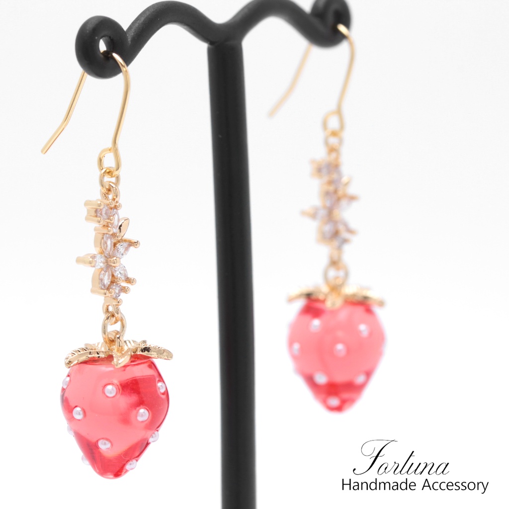 花といちご(678) ピアス/イヤリング/ノンホールピアス/樹脂ピアス