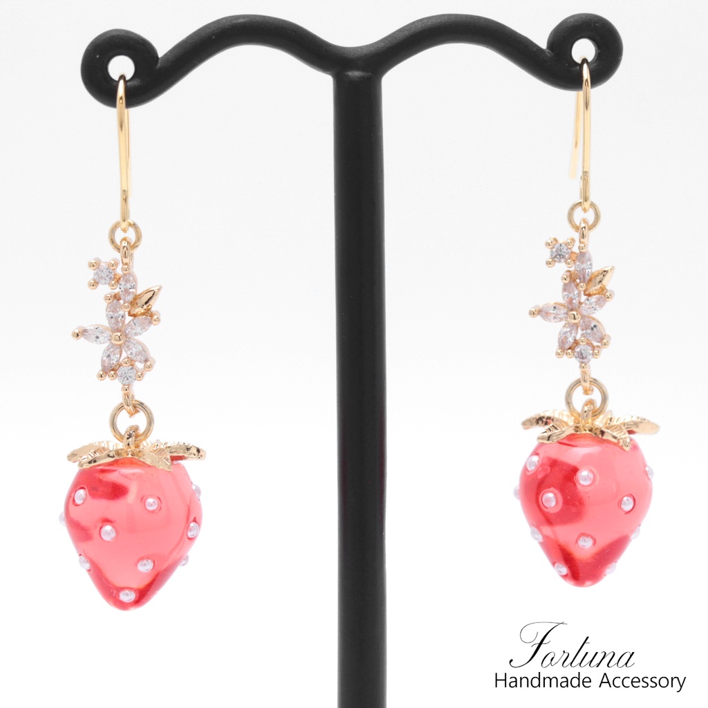 花といちご(678) ピアス/イヤリング/ノンホールピアス/樹脂ピアス