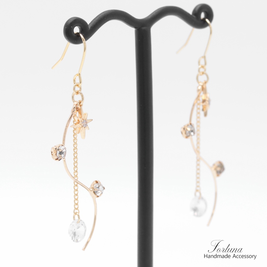 小さな星と揺れるクリスタル(779) ピアス/イヤリング/ノンホールピアス/樹脂ピアス