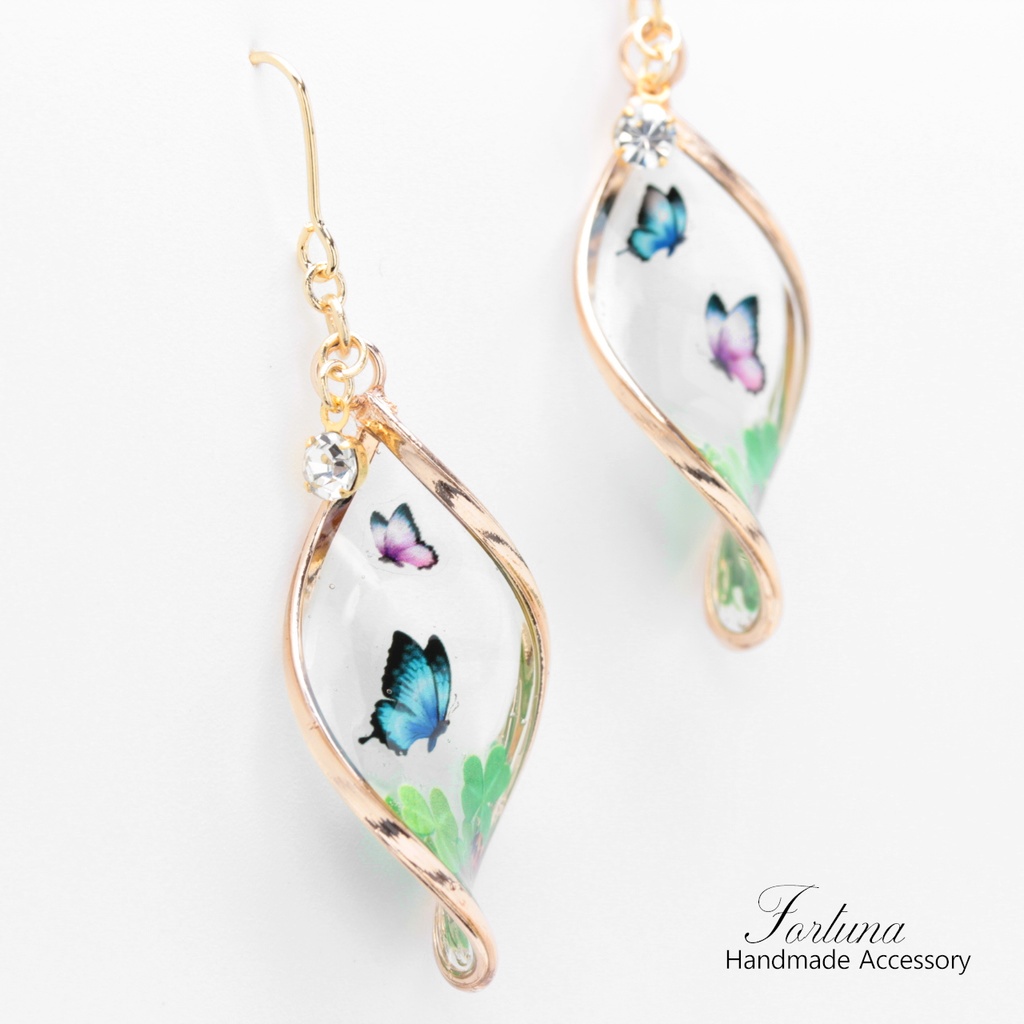 クローバーと蝶(790) ピアス/イヤリング/ノンホールピアス/樹脂ピアス