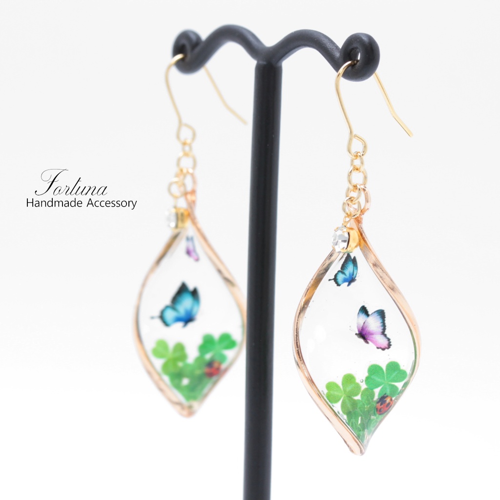 クローバーと蝶(790) ピアス/イヤリング/ノンホールピアス/樹脂ピアス