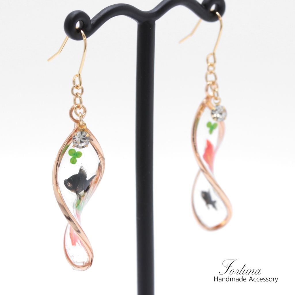 金魚(810) ピアス/イヤリング/ノンホールピアス/樹脂ピアス