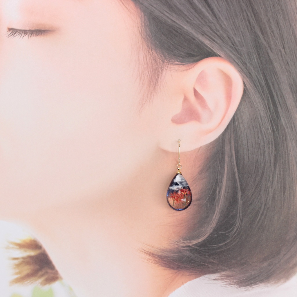 夜の彼岸花~紅~(855) ピアス/イヤリング/ノンホールピアス/樹脂ピアス