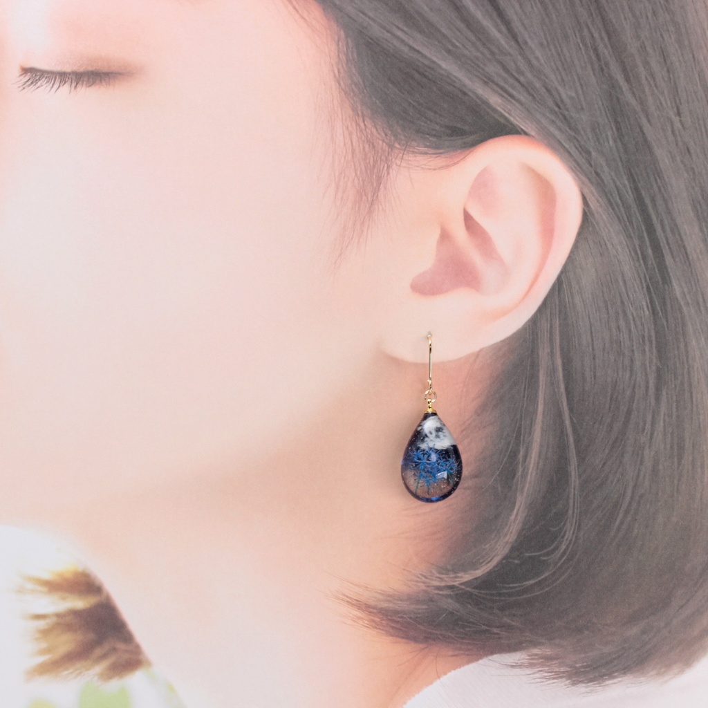 夜の彼岸花~蒼~(856) ピアス/イヤリング/ノンホールピアス/樹脂ピアス