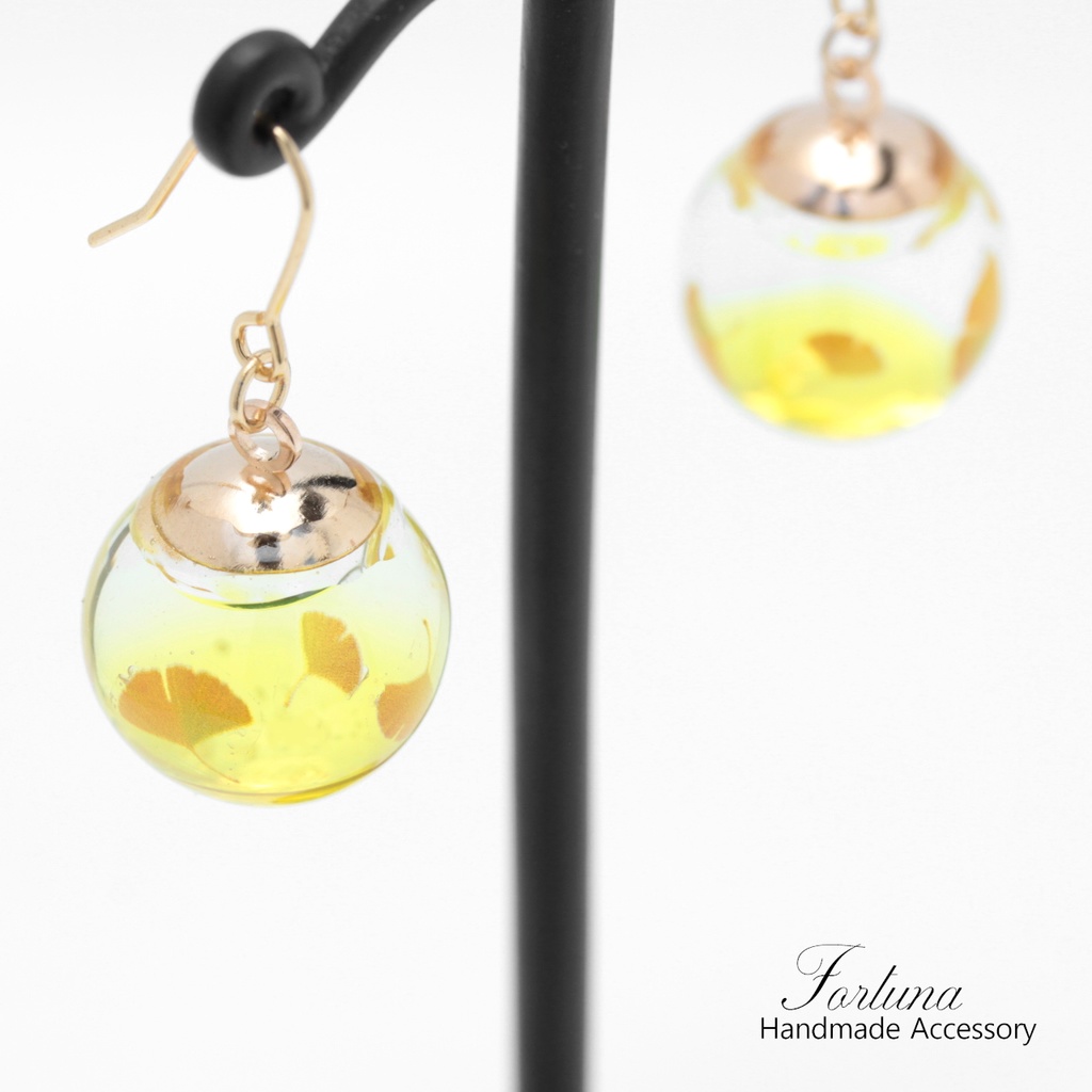 水に浮かぶ銀杏(859) ピアス/イヤリング/ノンホールピアス/樹脂ピアス