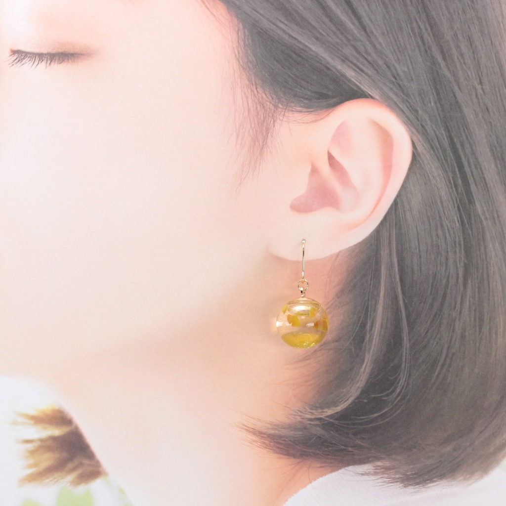 水に浮かぶ銀杏(859) ピアス/イヤリング/ノンホールピアス/樹脂ピアス