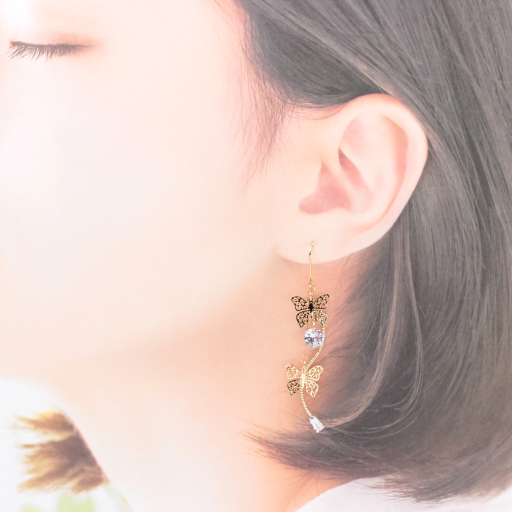 ひらひら蝶々(898) ピアス/イヤリング/ノンホールピアス/樹脂ピアス