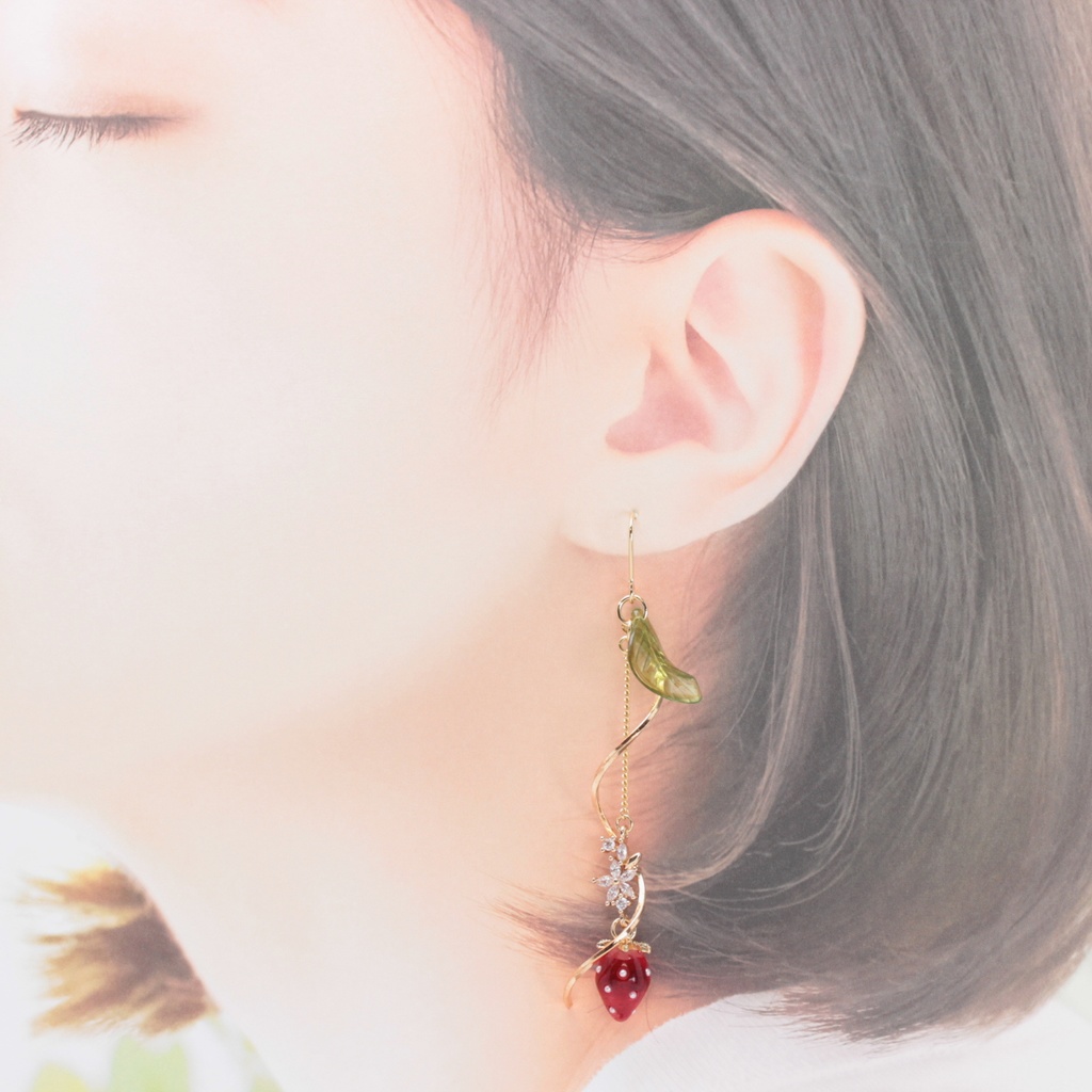 フープ×いちご(a931) ピアス/イヤリング/ノンホールピアス/樹脂ピアス