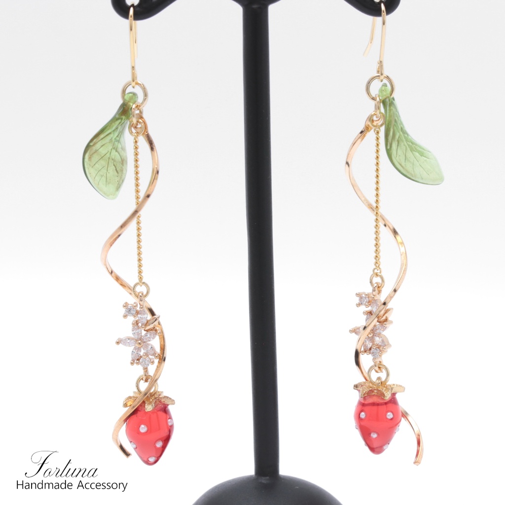 フープ×いちご(a931) ピアス/イヤリング/ノンホールピアス/樹脂ピアス