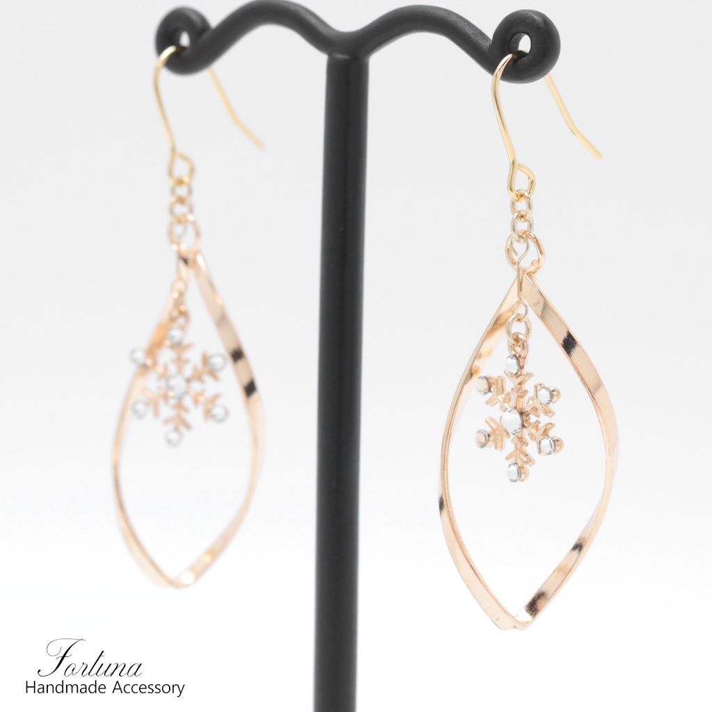 揺れる雪の結晶(954) ピアス/イヤリング/ノンホールピアス/樹脂ピアス