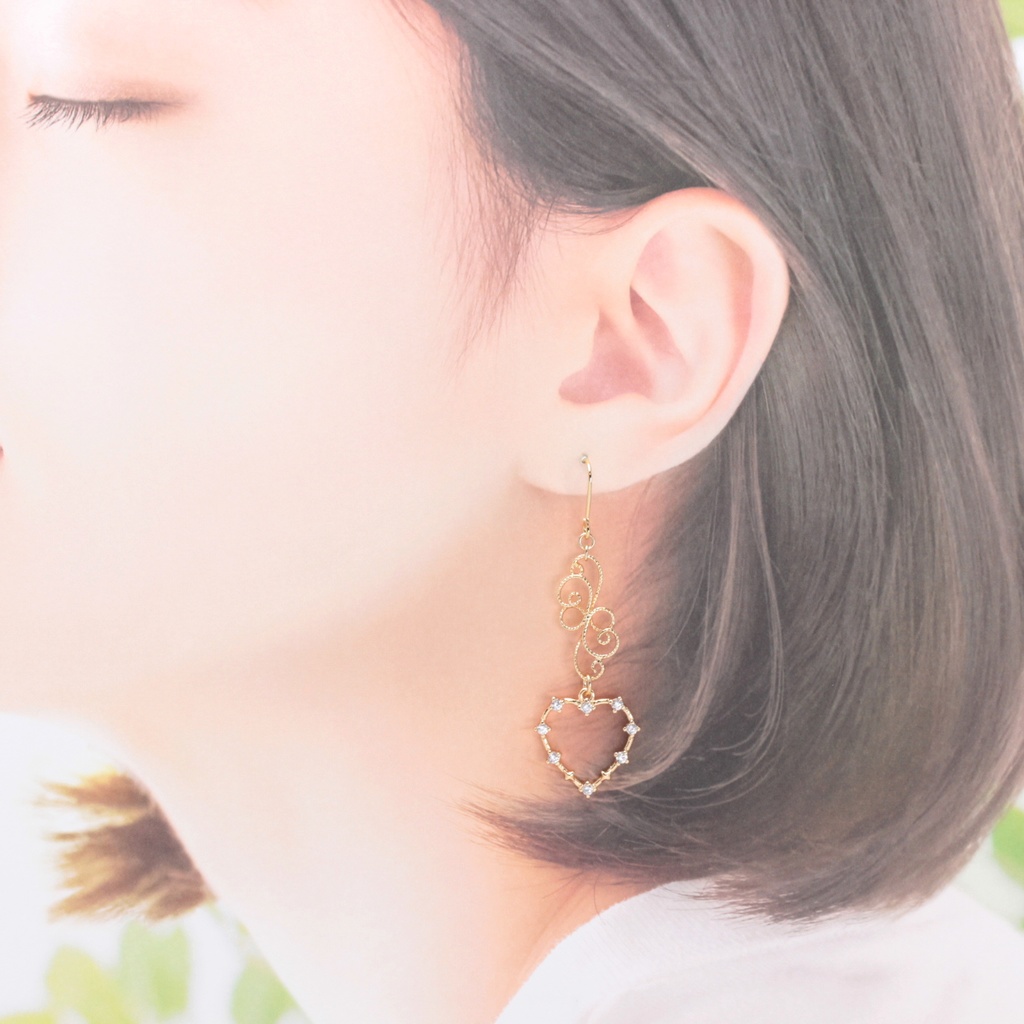 揺れるハート(987) ピアス/イヤリング/ノンホールピアス/樹脂ピアス