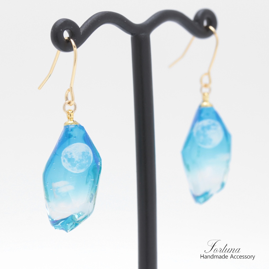 空に浮かぶ月(1002) ピアス/イヤリング/ノンホールピアス/樹脂ピアス