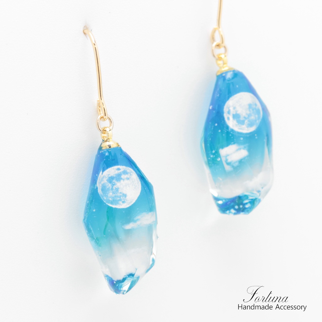 空に浮かぶ月(1002) ピアス/イヤリング/ノンホールピアス/樹脂ピアス