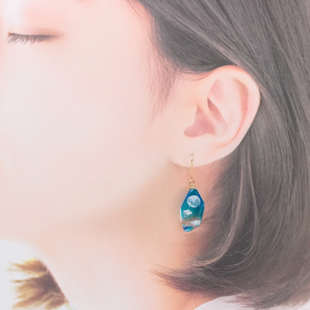 空に浮かぶ月(1002) ピアス/イヤリング/ノンホールピアス/樹脂ピアス